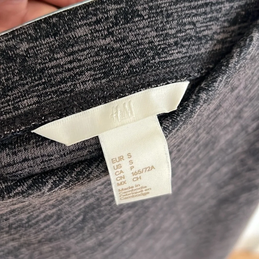 H&M Skirt - Picture 3 of 3